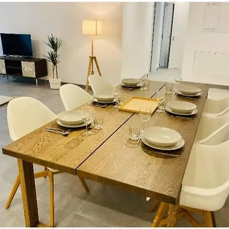 Apartment Urban Elegance 2br Retreat In