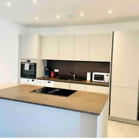 Urban Elegance 2br Retreat In Apartment