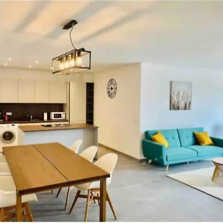 아파트 Urban Elegance 2br Retreat In