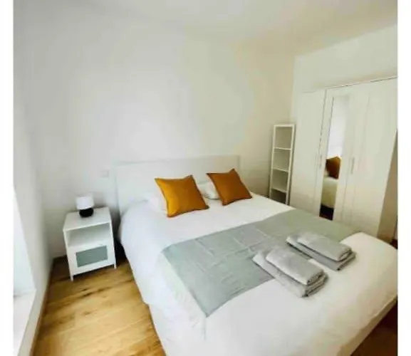 Urban Elegance 2br Retreat In Διαμέρισμα