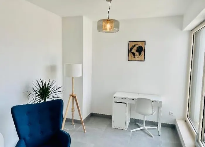 Urban Elegance 2br Retreat In Διαμέρισμα *